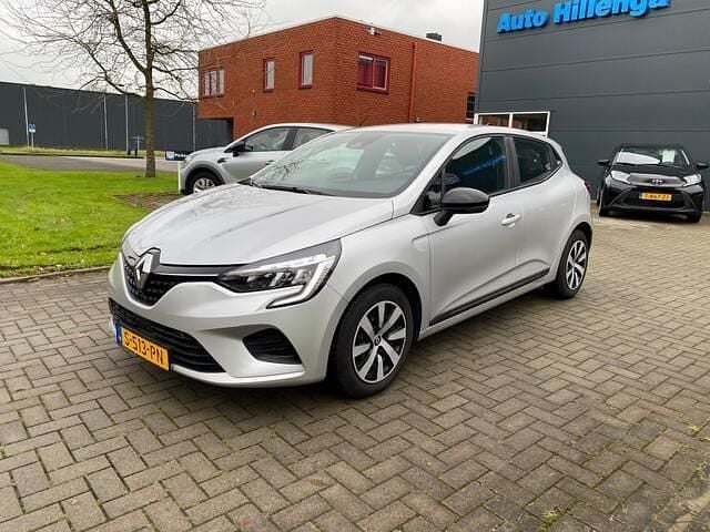 Grijs (metallic) Gebruikt 2023 Renault Clio V Equilibre Hatchback | € 15.500 (Eerlijke prijs) - Afbeelding 1/4