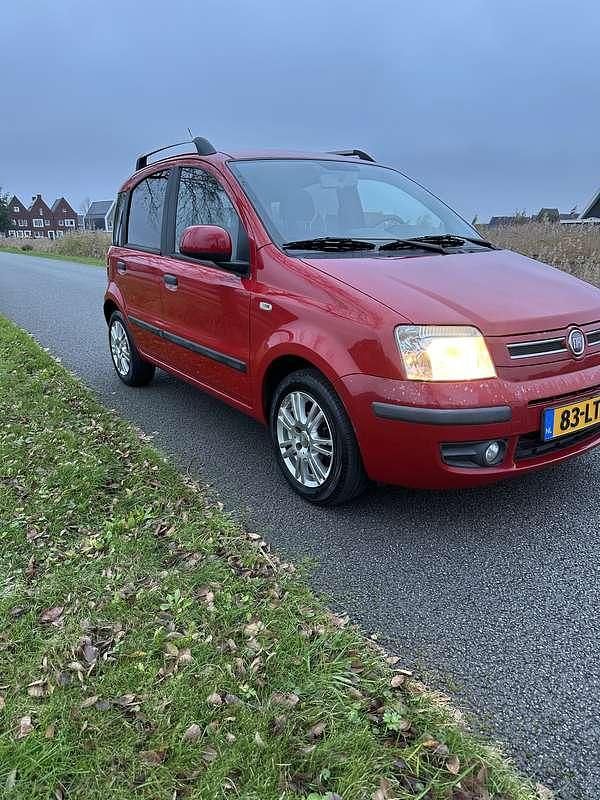 Rood Gebruikt 2010 Fiat Panda Emotion MPV | € 2.100 (Goede deal) - Afbeelding 1/4