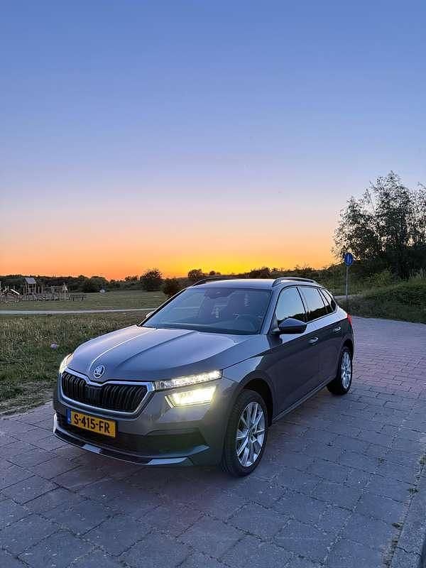 Grijs Gebruikt 2023 Skoda Kamiq SportLine SUV | € 23.000 (Super prijs) - Afbeelding 1/4