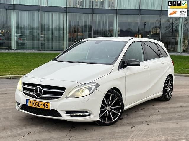 Wit Gebruikt 2013 Mercedes B180 AMG MPV | € 6.495 (Goede deal) - Afbeelding 1/4