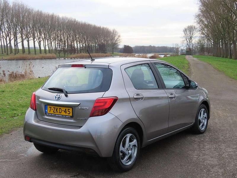 Occasion Toyota Yaris Hybrid 75 PK (55 kW) 2015 Bruin Hatchback