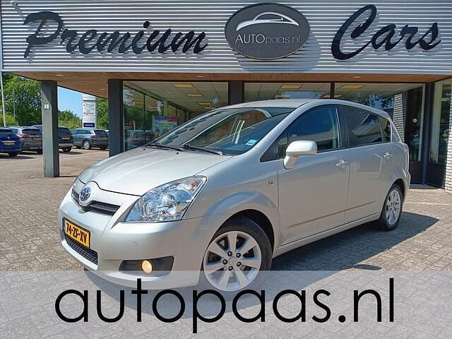 Grijs (metallic) Occasion 2008 Toyota Verso Luna MPV | € 5.945 (Iets duurder) - Afbeelding 1/4