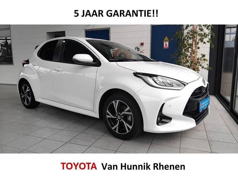 Wit Occasion 2024 Toyota Yaris Hybrid Style Hatchback | € 24.750 (Eerlijke prijs) - Afbeelding 1/4