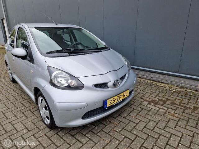 Occasion Toyota Aygo 68 PK (50 kW) 2008 Grijs Hatchback