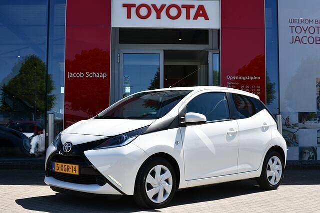 Wit Gebruikt 2014 Toyota Aygo X-play Hatchback | € 7.999 (Iets duurder) - Afbeelding 1/4