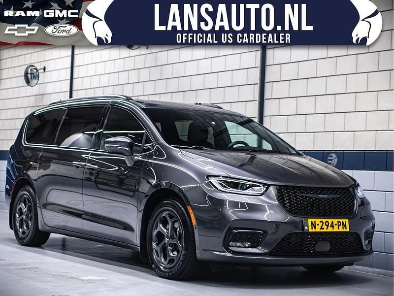 Grijs Occasion 2022 Chrysler Pacifica Touring Stationwagen | € 51.950 - Afbeelding 1/4
