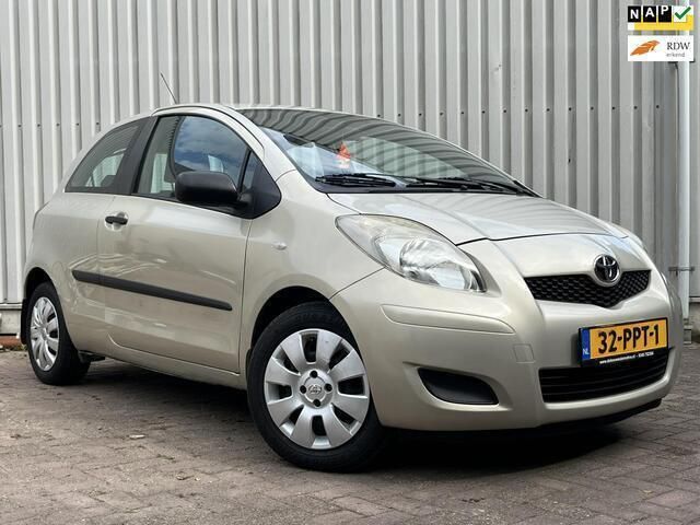 Beige, metallic lak Gebruikt 2011 Toyota Yaris Comfort Hatchback | € 3.950 (Eerlijke prijs) - Afbeelding 1/4