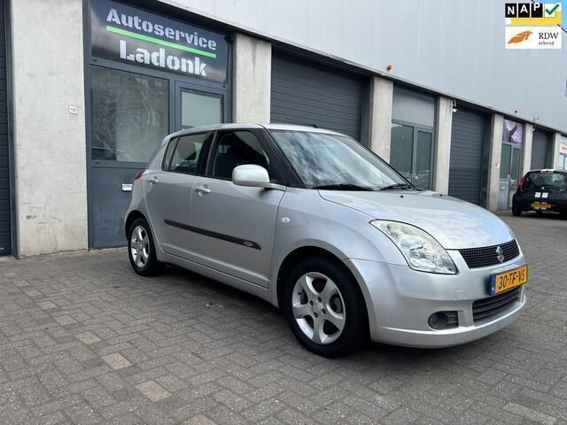 Grijs Gebruikt 2006 Suzuki Swift Exclusive Hatchback | € 4.900 (Eerlijke prijs) - Afbeelding 1/4