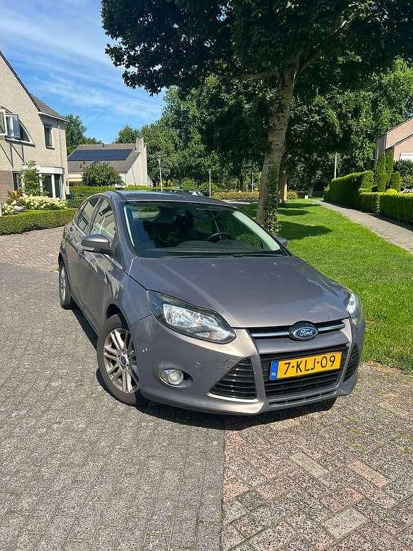 Bruin Gebruikt 2013 Ford Focus Titanium Hatchback | € 5.500 (Goede deal) - Afbeelding 1/4