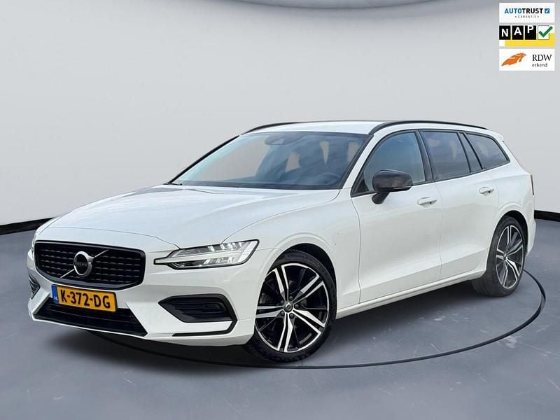 Wit Gebruikt 2020 Volvo V60 Momentum Stationwagen | € 23.888 (Super prijs) - Afbeelding 1/4