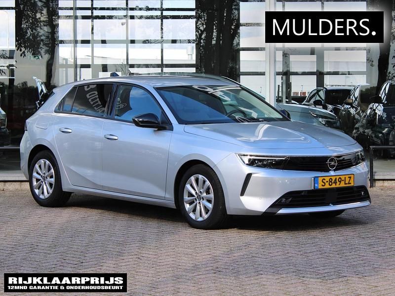Grijs Gebruikt 2023 Opel Astra Edition Hatchback | € 21.945 (Eerlijke prijs) - Afbeelding 1/3