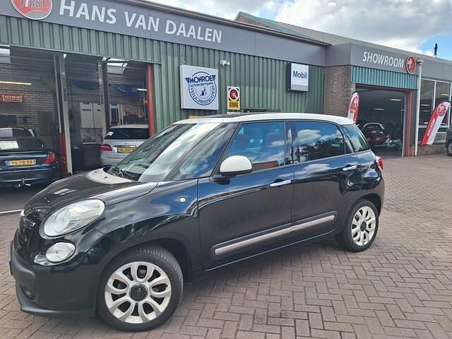 Zwart Gebruikt 2013 Fiat 500L Easy MPV | € 6.950 (Eerlijke prijs) - Afbeelding 1/4
