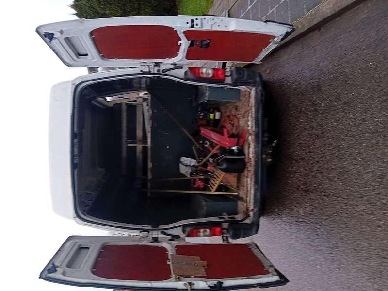 Wit Occasion 2004 Renault Master | € 4.200 (Iets duurder) - Afbeelding 1/4