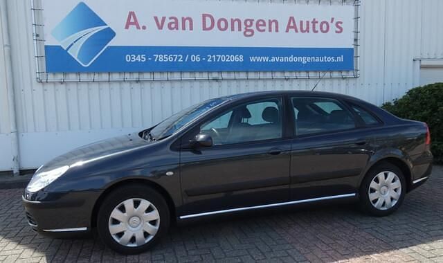 Grijs, metallic lak Gebruikt 2005 Citroën C5 Prestige Hatchback | € 3.495 - Afbeelding 1/4