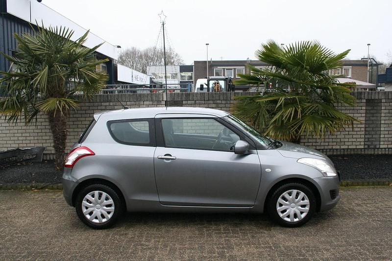Occasion Suzuki Swift 94 PK (69 kW) 2011 Grijs (metallic) Hatchback