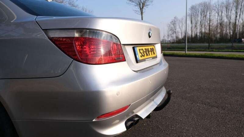 Grijs Gebruikt 2005 BMW 523 Executive Sedan | € 5.200 (Eerlijke prijs) - Afbeelding 1/4