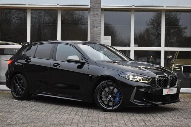 Occasion BMW M135 Executive 306 PK (225 kW) 2021 Zwart (metallic) Hatchback