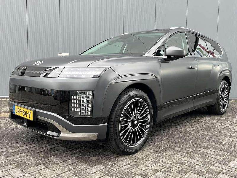 Grijs Nieuw 2025 Hyundai Ioniq 6 Premium Sedan | € 79.900 - Afbeelding 1/4