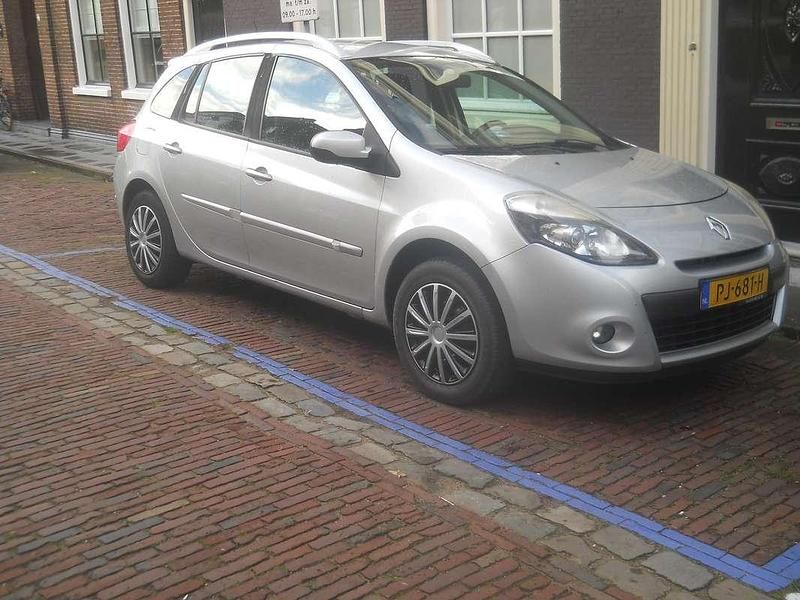 Gebruikt 2010 Renault Clio GrandTour Business Stationwagen | € 1.850 (Goede deal) - Afbeelding 1/4
