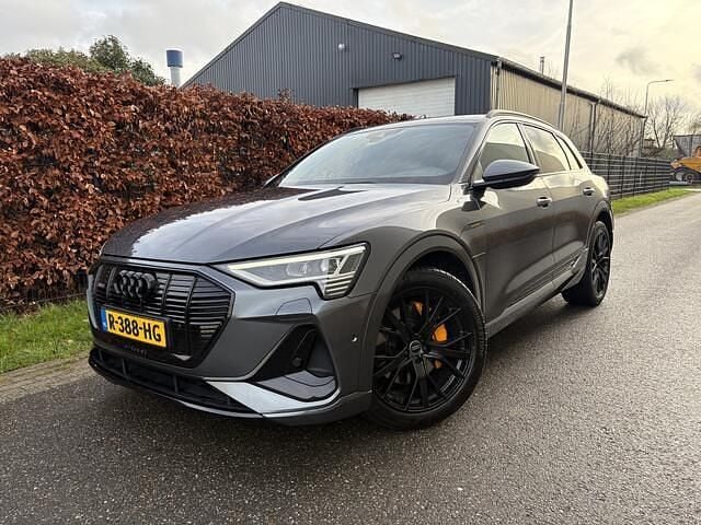 Grijs Gebruikt 2022 Audi e-tron S-Line SUV | € 32.750 (Goede deal) - Afbeelding 1/4