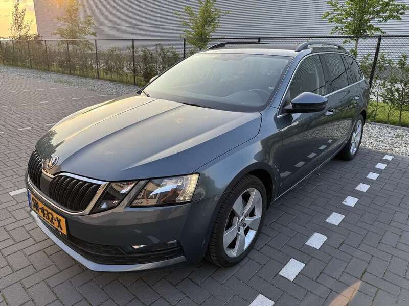 Grijs Gebruikt 2018 Skoda Octavia Stationwagen | € 12.950 (Super prijs) - Afbeelding 1/4