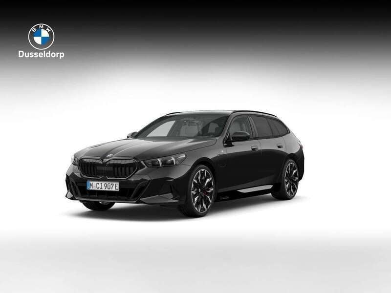 Zwart Nieuw 2024 BMW 550e M Sport Stationwagen | € 117.469 (Iets duurder) - Afbeelding 1/4