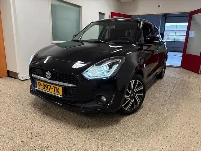 Zwart Occasion 2022 Suzuki Swift Style Hatchback | € 15.999 (Eerlijke prijs) - Afbeelding 1/3