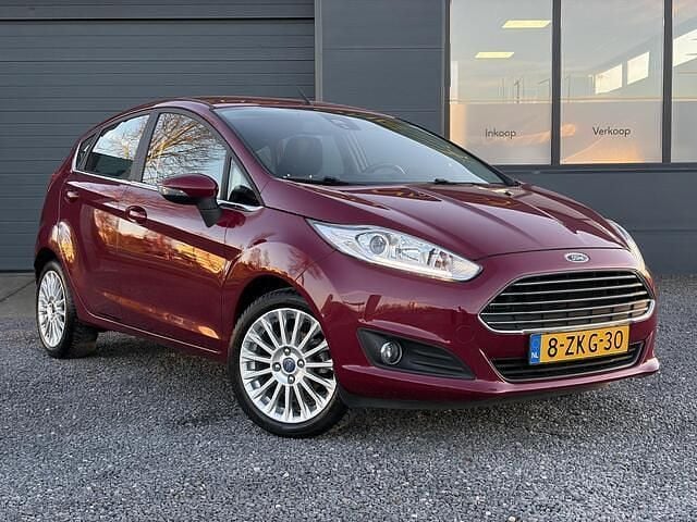 Occasion Ford Fiesta Titanium 101 PK (74 kW) 2015 Rood Hatchback