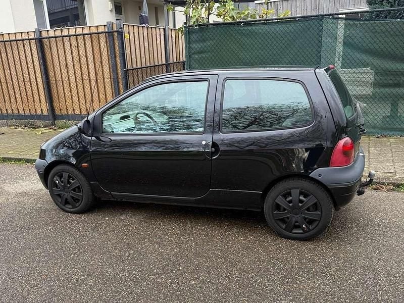Zwart Occasion 2001 Renault Twingo Expression Hatchback | € 1.500 (Eerlijke prijs) - Afbeelding 1/4