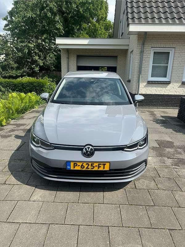 Grijs Gebruikt 2021 VW Golf VIII Life Stationwagen | € 20.500 (Goede deal) - Afbeelding 1/4