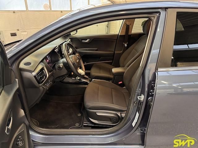 Occasion Kia Rio 2023 Blauw Hatchback
