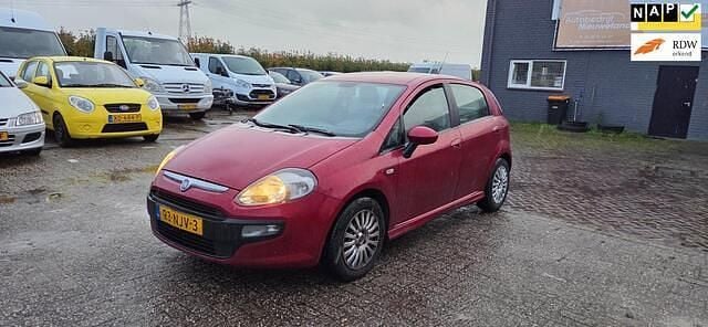 Rood Gebruikt 2010 Fiat Punto Evo Dynamic Hatchback | € 1.450 (Eerlijke prijs) - Afbeelding 1/4