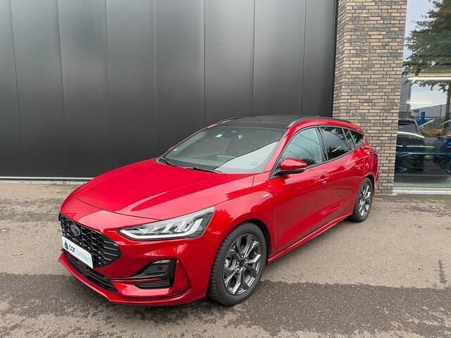 Rood Gebruikt 2024 Ford Focus ST-Line X Stationwagen | € 29.950 (Iets duurder) - Afbeelding 1/4