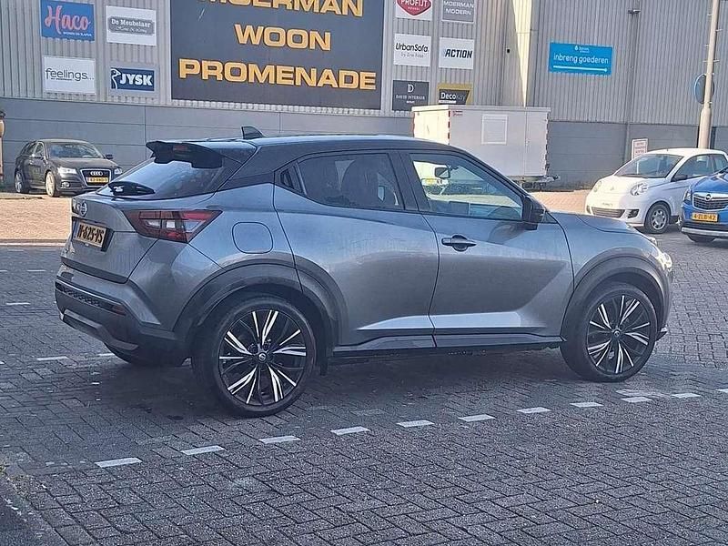 Grijs Gebruikt 2022 Nissan Juke SUV | € 24.750 (Iets duurder) - Afbeelding 1/4