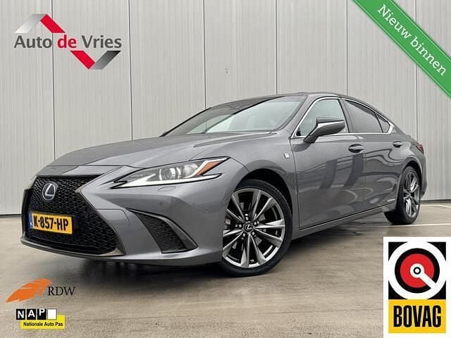 Grijs Occasion 2020 Lexus ES300H Sport Line Sedan | € 33.450 (Super prijs) - Afbeelding 1/4