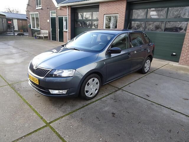 Grijs Gebruikt 2015 Skoda Rapid Active Hatchback | € 6.750 (Eerlijke prijs) - Afbeelding 1/4