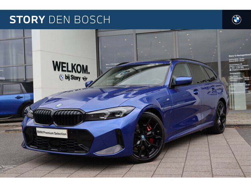 Blauw Gebruikt 2025 BMW 330e Executive Stationwagen | € 59.950 (Duur) - Afbeelding 1/4
