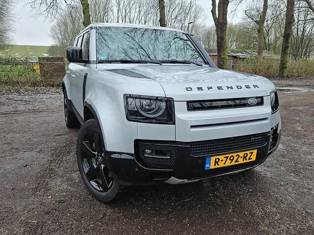 Grijs (metallic) Occasion 2022 Land Rover Defender HSE Dynamic SUV | € 79.950 (Eerlijke prijs) - Afbeelding 1/4