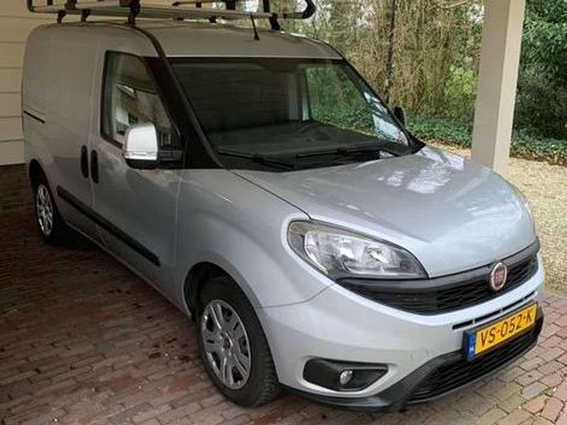 Zilver Gebruikt 2015 Fiat Doblò MPV | € 4.850 (Goede deal) - Afbeelding 1/4