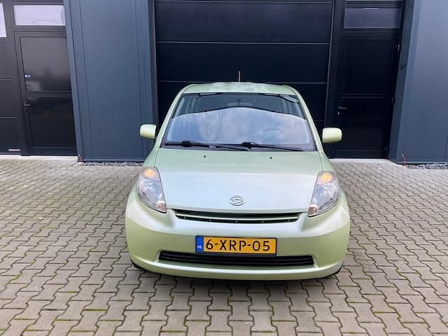 Occasion Daihatsu Sirion 87 PK (63 kW) 2006 Groen Hatchback