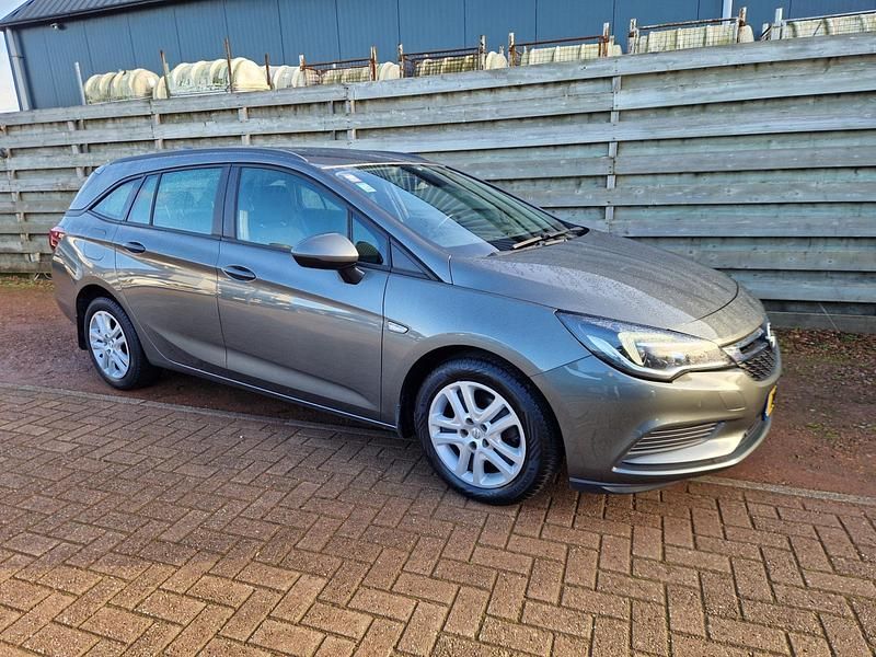 Occasion Opel Astra Edition 105 PK (77 kW) 2018 Grijs Stationwagen