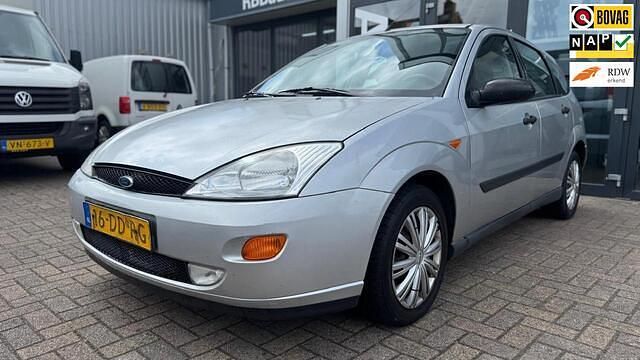Grijs Gebruikt 1999 Ford Focus Ghia | € 799 (Eerlijke prijs) - Afbeelding 1/4