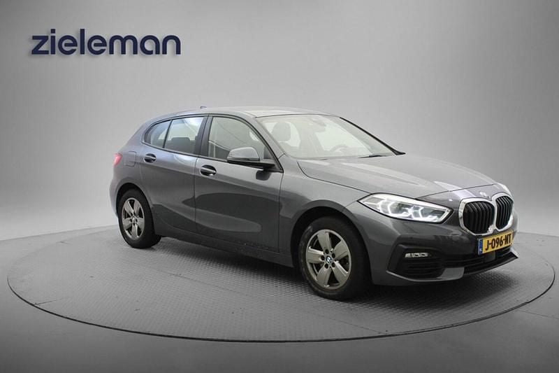 Grijs Gebruikt 2020 BMW 116 Executive Hatchback | € 18.845 (Eerlijke prijs) - Afbeelding 1/4