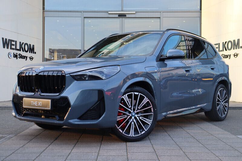 Grijs Nieuw 2025 BMW X1 Executive SUV | € 69.557 (Eerlijke prijs) - Afbeelding 1/4