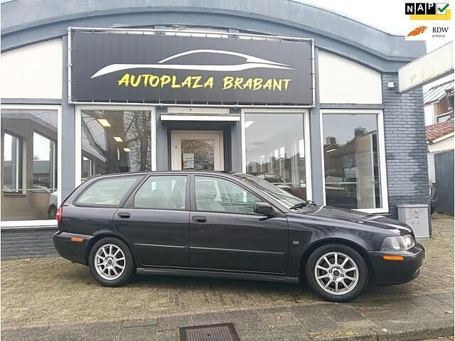 Zwart Gebruikt 2001 Volvo V40 Stationwagen | € 1.749 (Eerlijke prijs) - Afbeelding 1/4