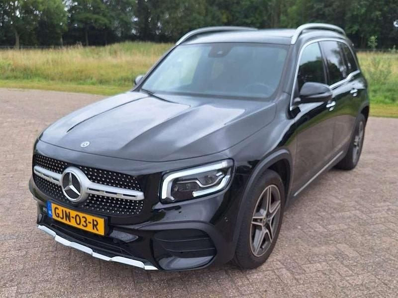 Zwart Gebruikt 2020 Mercedes GLB200 AMG SUV | € 37.750 (Eerlijke prijs) - Afbeelding 1/4