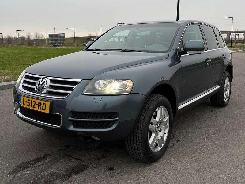 Grijs Occasion 2006 VW Touareg SUV | € 26.500 - Afbeelding 1/4