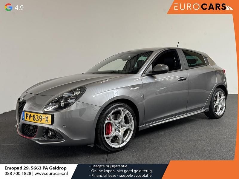 Grijs Gebruikt 2017 Alfa Romeo Giulietta Super Hatchback | € 15.790 (Eerlijke prijs) - Afbeelding 1/4