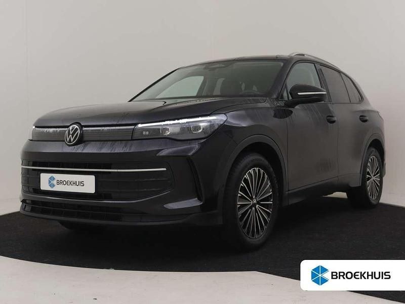 Zwart Gebruikt 2024 VW Tiguan SUV | € 39.900 (Super prijs) - Afbeelding 1/4