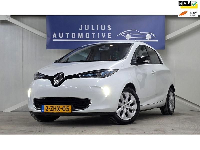 Wit Occasion 2014 Renault Zoe Zen Hatchback | € 5.793 (Eerlijke prijs) - Afbeelding 1/3
